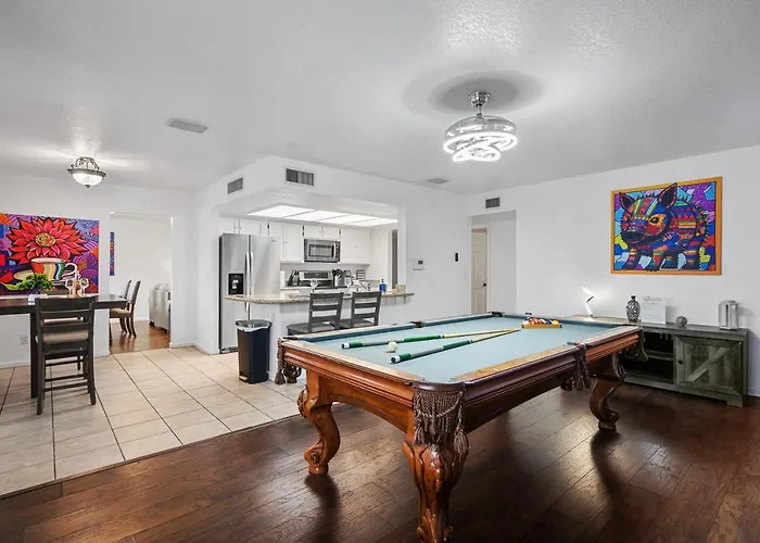 Glendale Retreat: Refreshing Pool~ Golf ~Games Asu